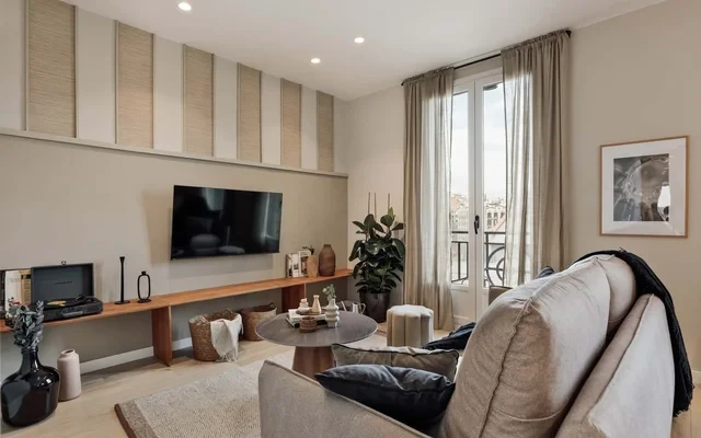 Davut - 3 bedrooms and office in Eixample Esquerra 0
