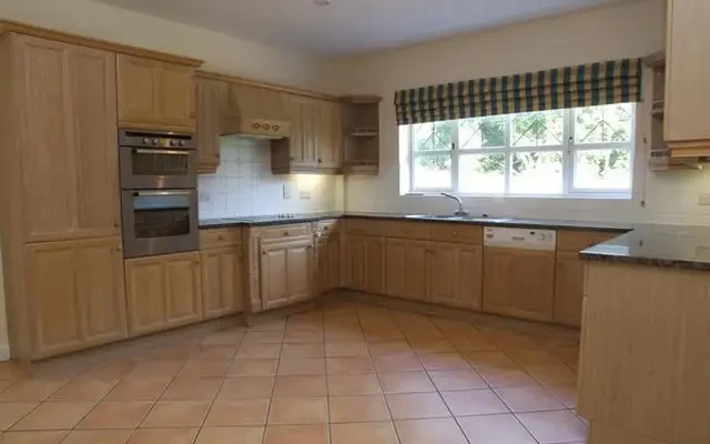 Heathside Place, Epsom, KT18 5TX 1