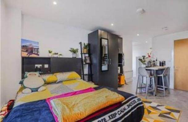 Davey - Studio Style B03