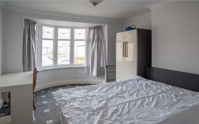 Sharpes Avenue, Lancaster 4