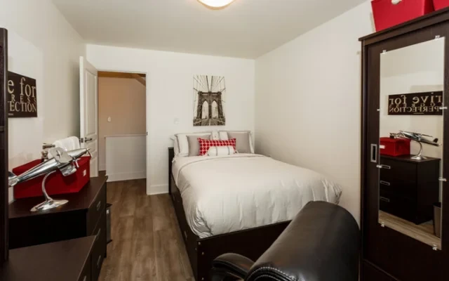 Princess Court - 464 Frontenac St 0