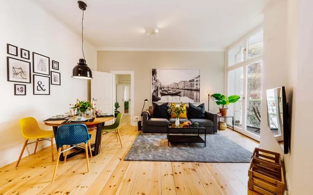 3-Zimmer Altbau Charme im Zentrum vom Prenzlauer Berg (Berlin) 1