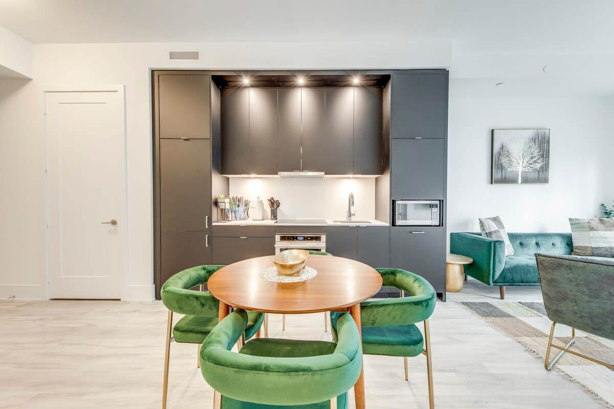 470 front st w 2