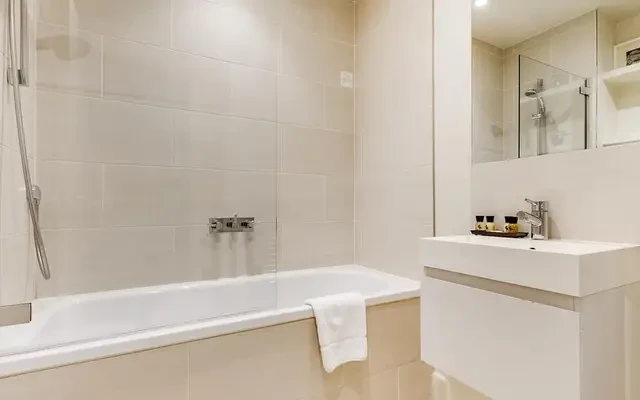 Sloane Avenue 11039# 3