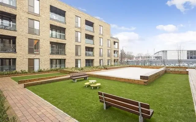 Walton-on-thames, KT12 1FW 0
