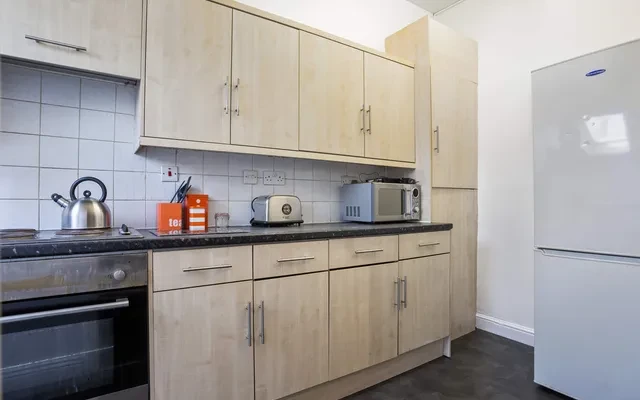 Flat 2, 1 VICTORIA ROAD 3