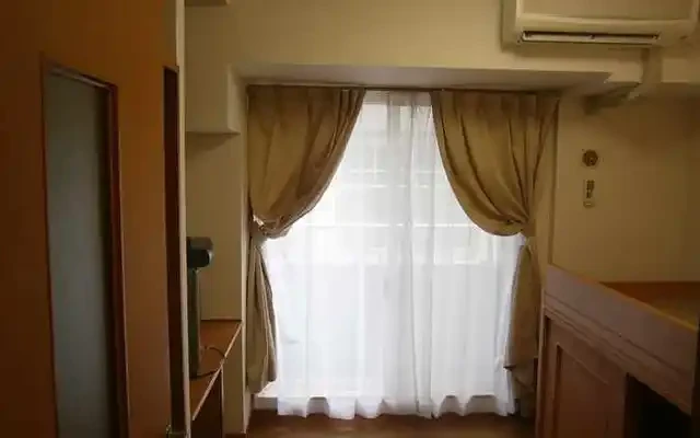 レオパレスＦｌａｔ浜松町 303号室 1