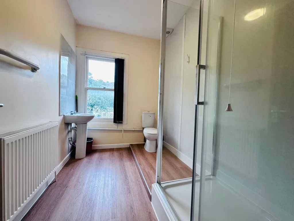 6 bedrooms 5 bathrooms