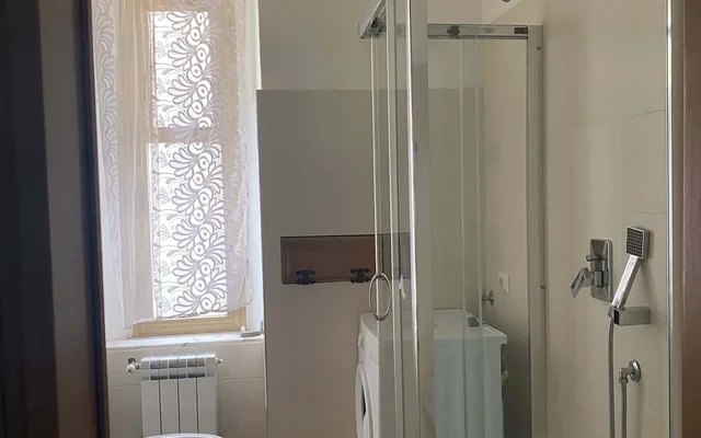 Elegante e spazioso molocale 3