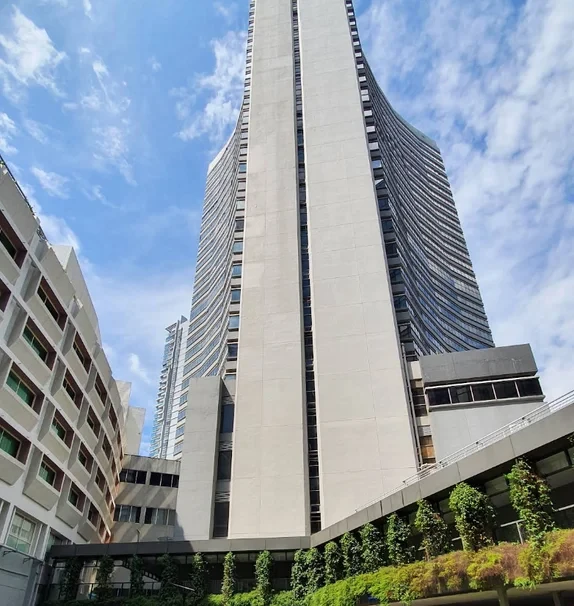 The Plaza Apartment - Allan