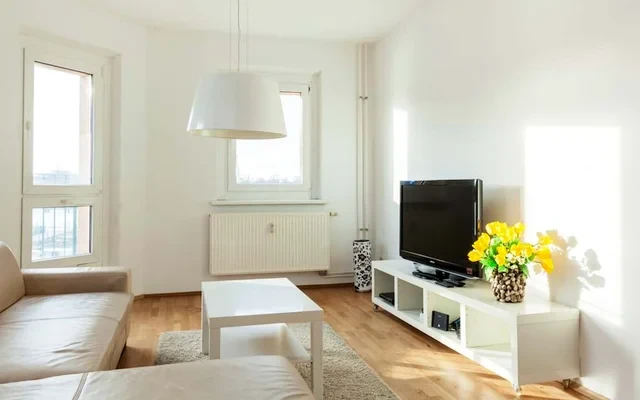 Stylish & spacious apartment near the river 0