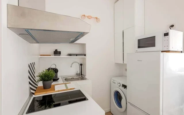 Stunning Designer Studio Flat Near Bocconi University 4