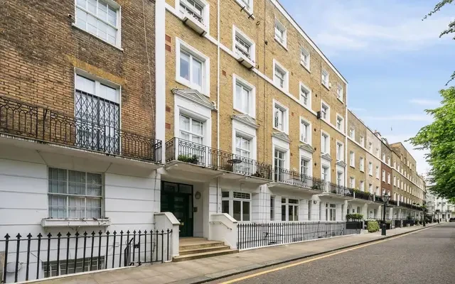 Brompton Square, London, SW3. SW3 2AA 3