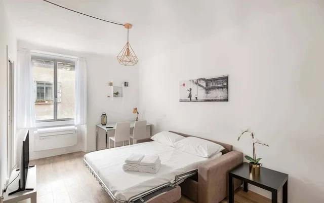 Stunning Designer Studio Flat Near Bocconi University 1