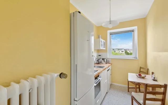 Fully Furnished 2-Room Modern Apartment with Balcony in Prime Charlottenburg Location 1