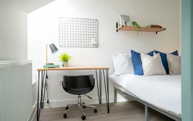 Flat 1, 7 Eileen Grove 4