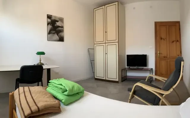 Single bedroom in a 3-bedroom apartment in Loreto - Bergamo student accommodation