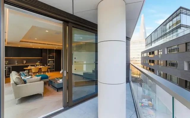 Earls Way, One Tower Bridge, Tower Bridge, London, SE1 2QR 2