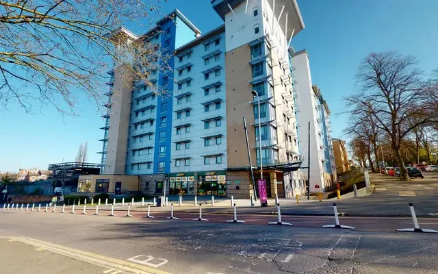 iQ Opal Court 1