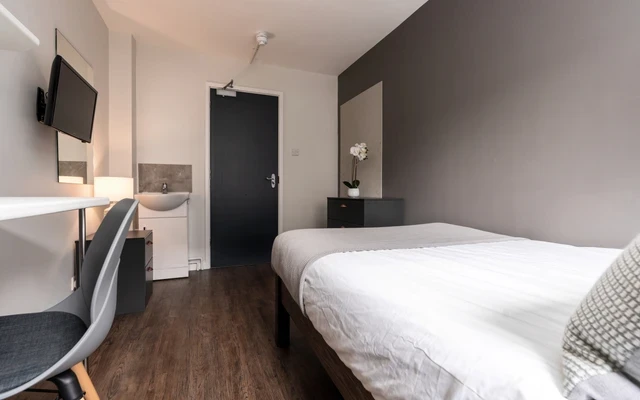Flat 1, 28 Church Street 4
