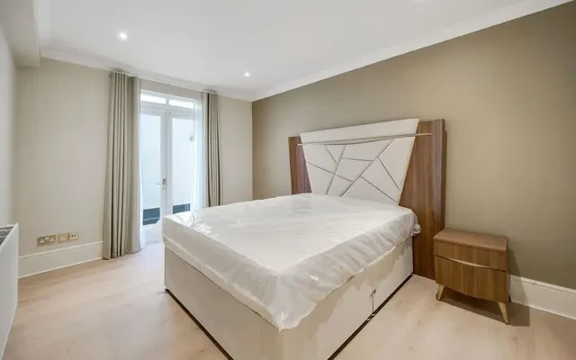 Lancaster Gate, London, W2 3LP 3