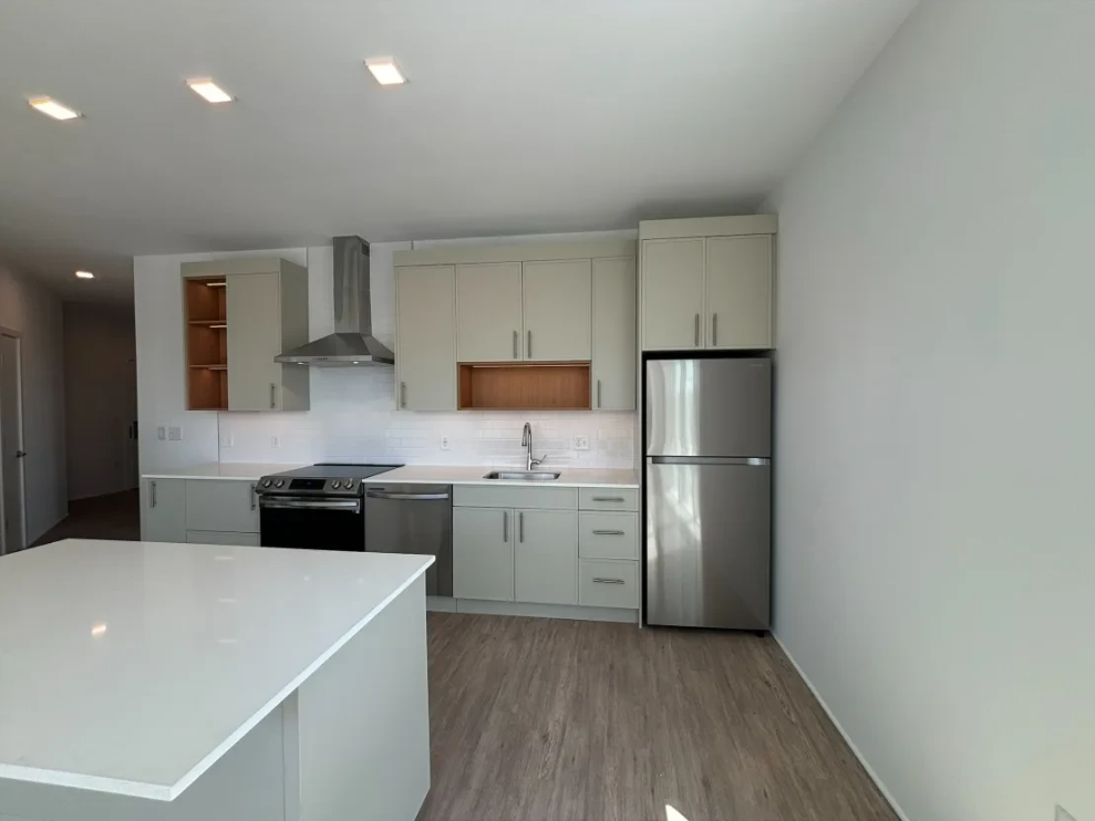1 Bed  1 Bath  Azure