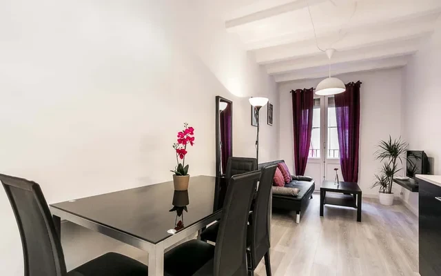Apartment in Carrer de Montserrat, Barcelona for 55 m² with 2 bedrooms 2