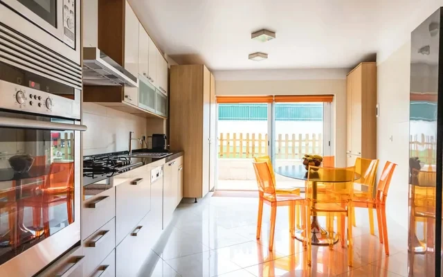 2-bedroom apartment with private pool and terrace in Parede (coast of Lisbon) 3