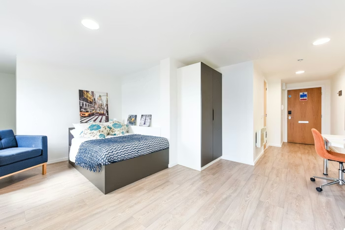 Studio balcony waterfront