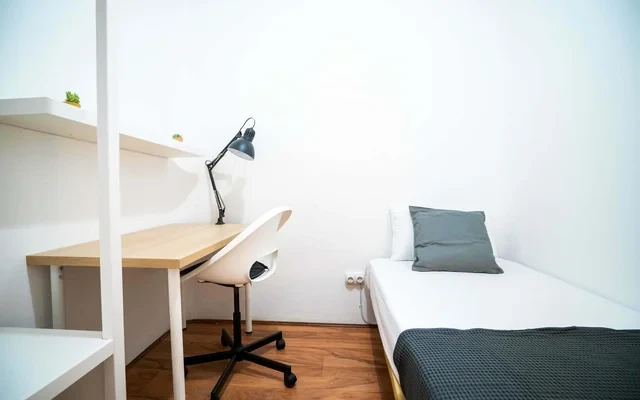 Calle de los Canos del Peral Madrid 28013 Spain 0