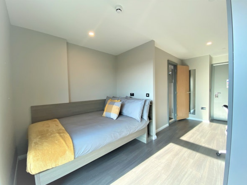 Ensuite Silver - Accessible