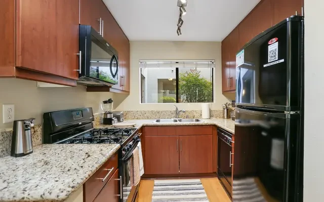 330 N Screenland Dr 3