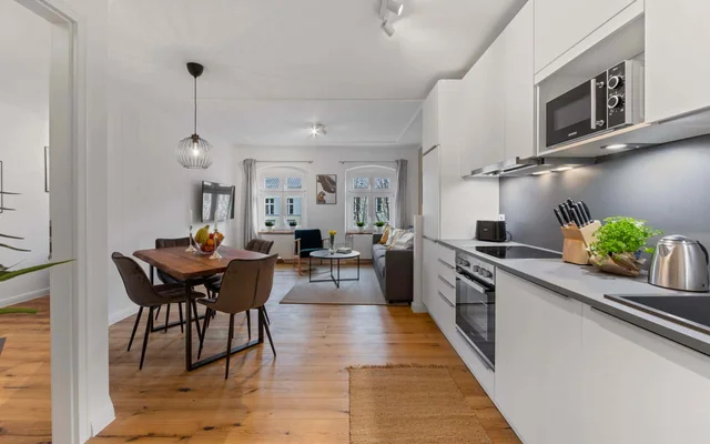 Luxurious, freshly renovated comfy 4 room apartment in the heart of Kreuzberg 1