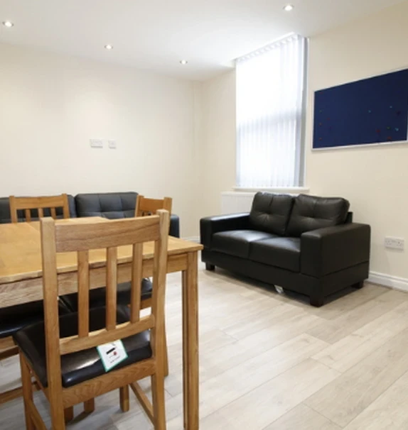 Entire Place·5B5B···Villiers St