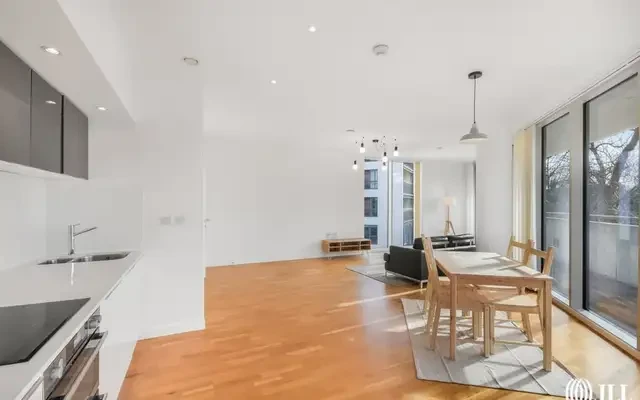 Colonial Drive London W4 4