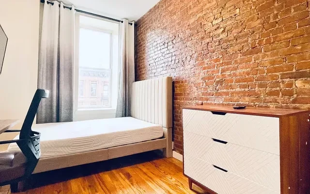 1088 Bedford Avenue, Brooklyn - chỗ ở sinh viên tại New York - 4 bed 1 bath