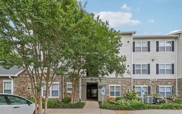 Lincoln at Fair Oaks - Fairfax County student accommodation