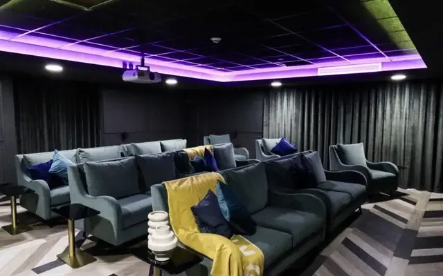 GS-Menara Point - chỗ ở sinh viên tại Luân Đôn - rạp chiếu phim