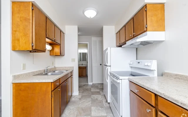 Oakland Manor Apartments 3
