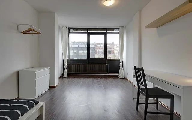 Koenig-Karl-Strasse 84DE-09-010M 1
