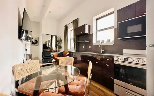 104 Graham Avenue, Brooklyn 0