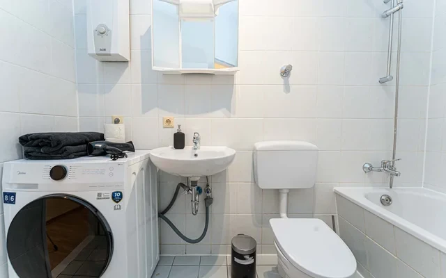 spacious apartment in a central location in Berlin 1