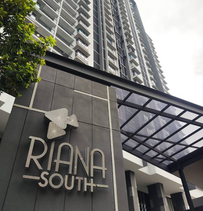 Riana South