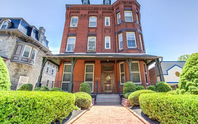 UCA - 4106 Walnut Street 2