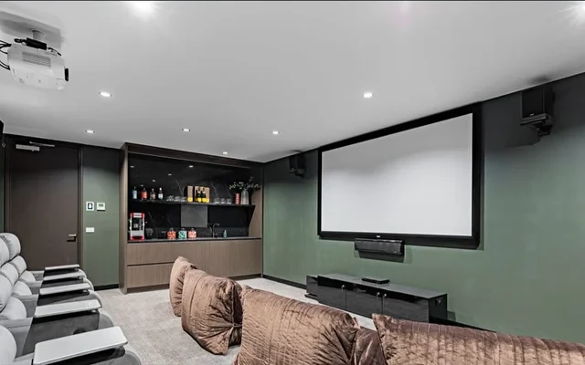 105 Batman Street 4