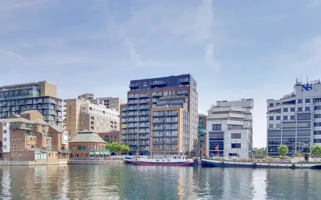 Waterford Court, London E14 1