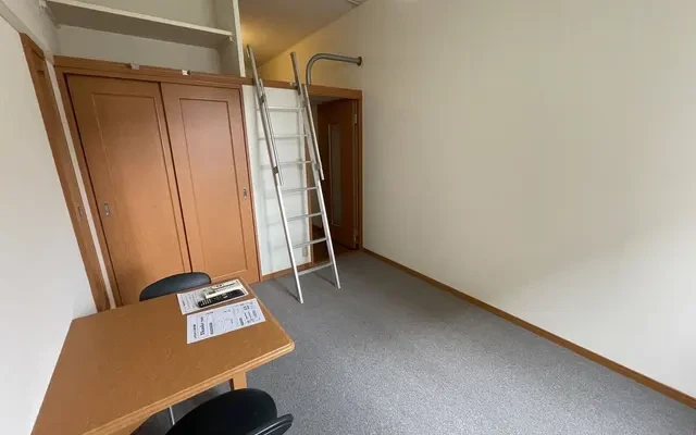 レオパレス足原 - 北九州市の学生向け宿泊施設 - 203号房间(带独立厨房)