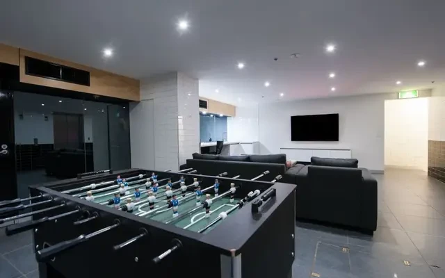 Student Living on Lonsdale 4