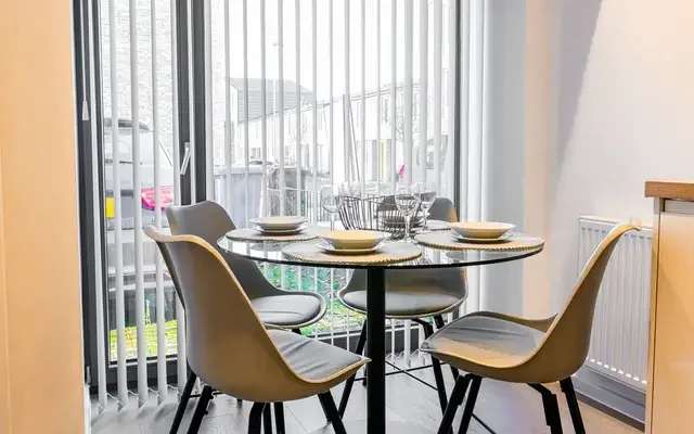 3 bed townhouse with parking onsite 2