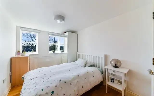 Lodge Lane, Finchley, London, N12 8GA 4